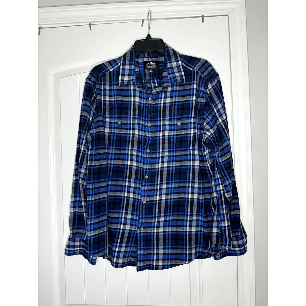 Pacific Outfitters Long sleeve Buffalo Plaid Flannel Size Large